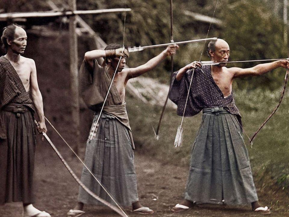 foto storiche ricolorate-arcieri giapponesi