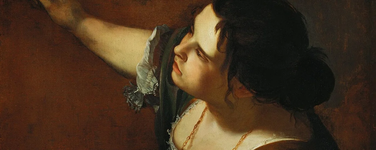 Autoritratto di Artemisia Gentileschi mentre dipinge, volto concentrato e pennello in mano